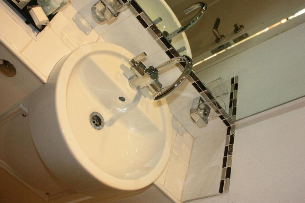 Family Room with Private Bathroom,117020347:JPEG