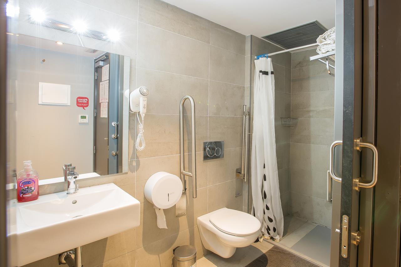 Quadruple Room with Bathroom