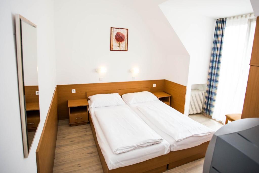 Double or Twin Room,63315397:JPEG