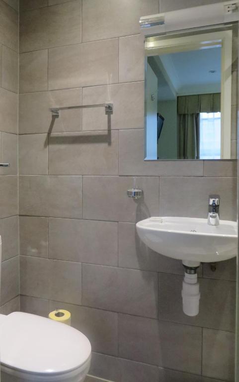 Twin Room with Private Bathroom,450392565:JPEG