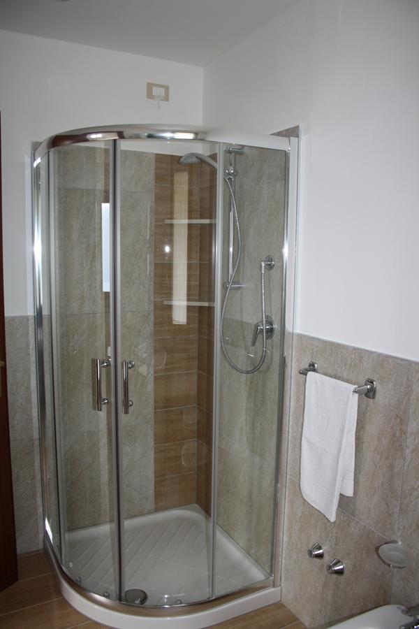 Double Room with Lake View,643643535:JPEG