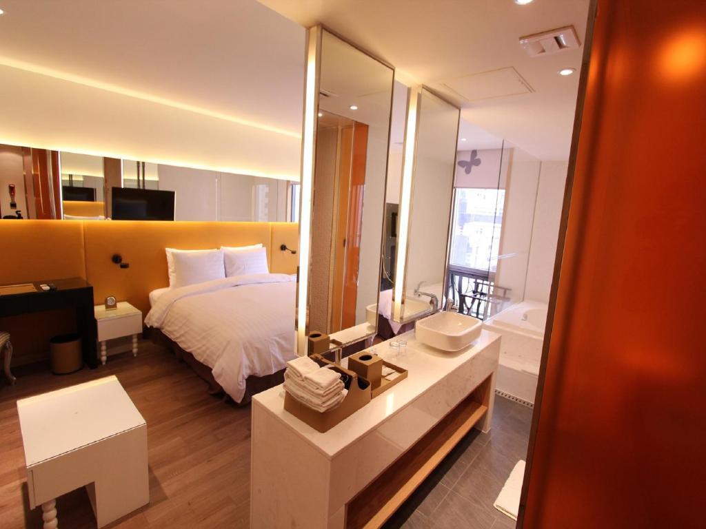 Deluxe Twin Room with Bath - No Parking