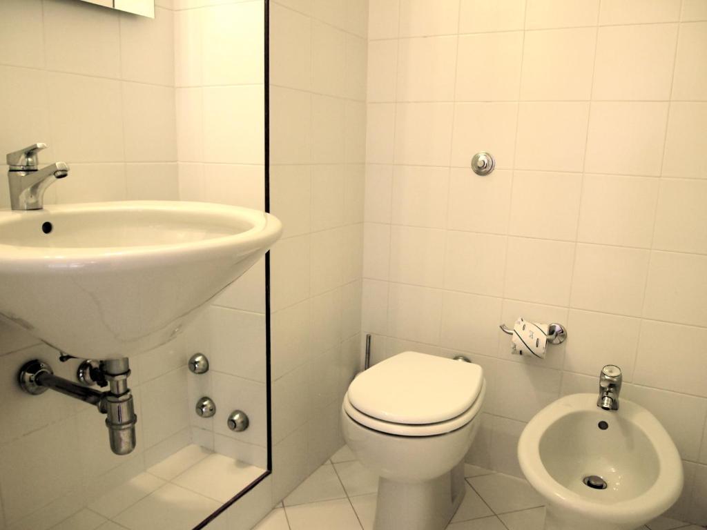 Double or Twin Room with City View,707058463:JPEG