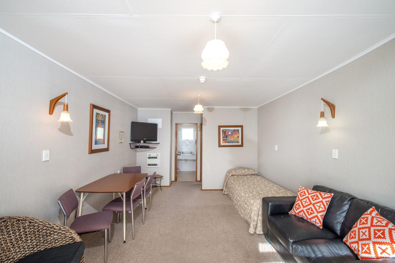 One-Bedroom Apartment,1214053792:JPEG