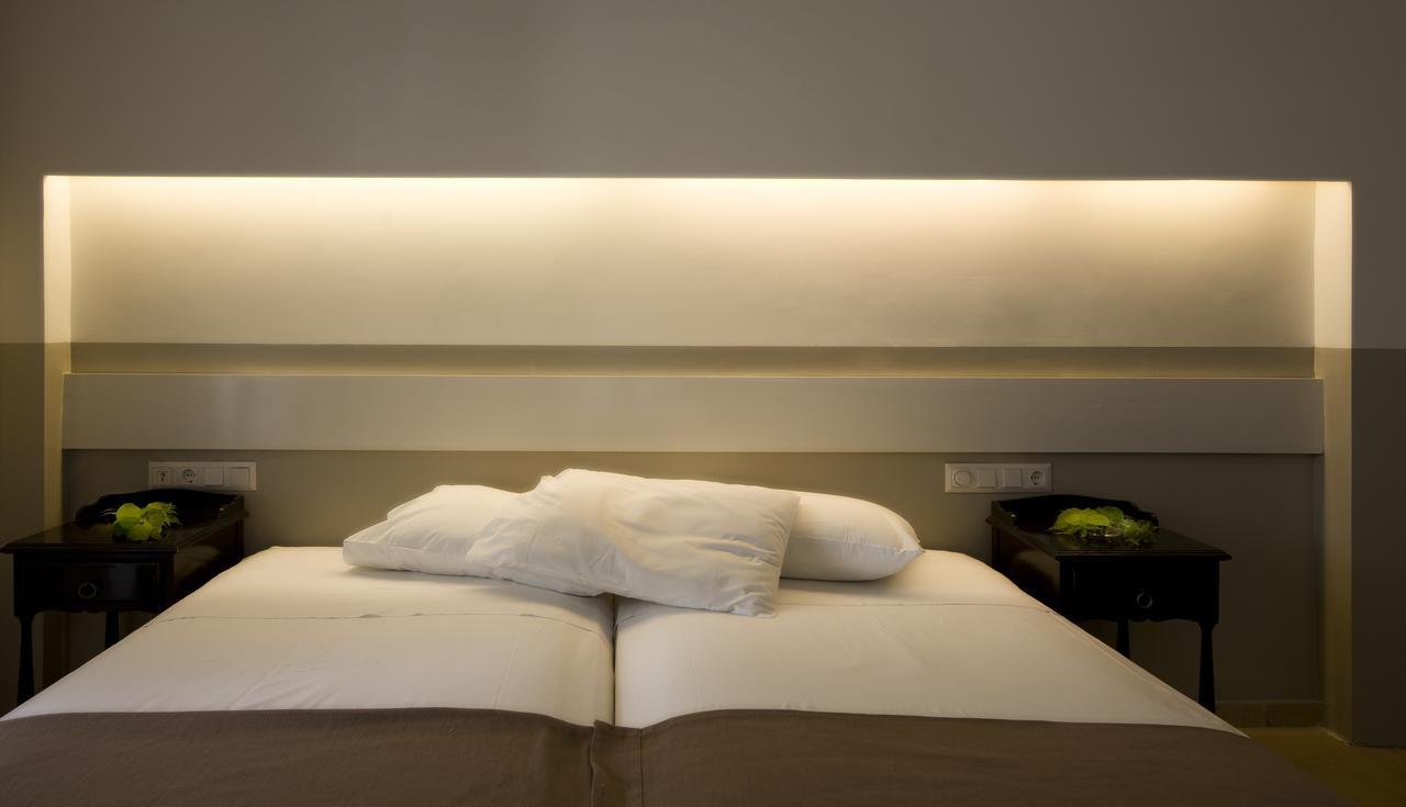 Quarto Econômico com 2 Camas de Solteiro