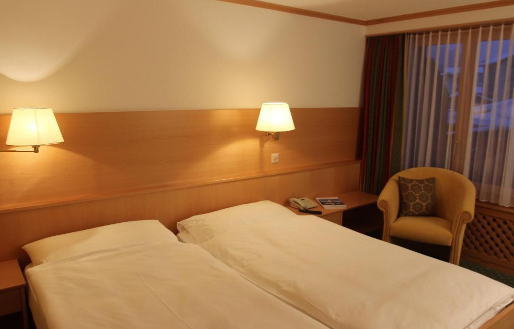 Chambre Double Mansardée au Dernier Étage - Vue sur Mont Cervin