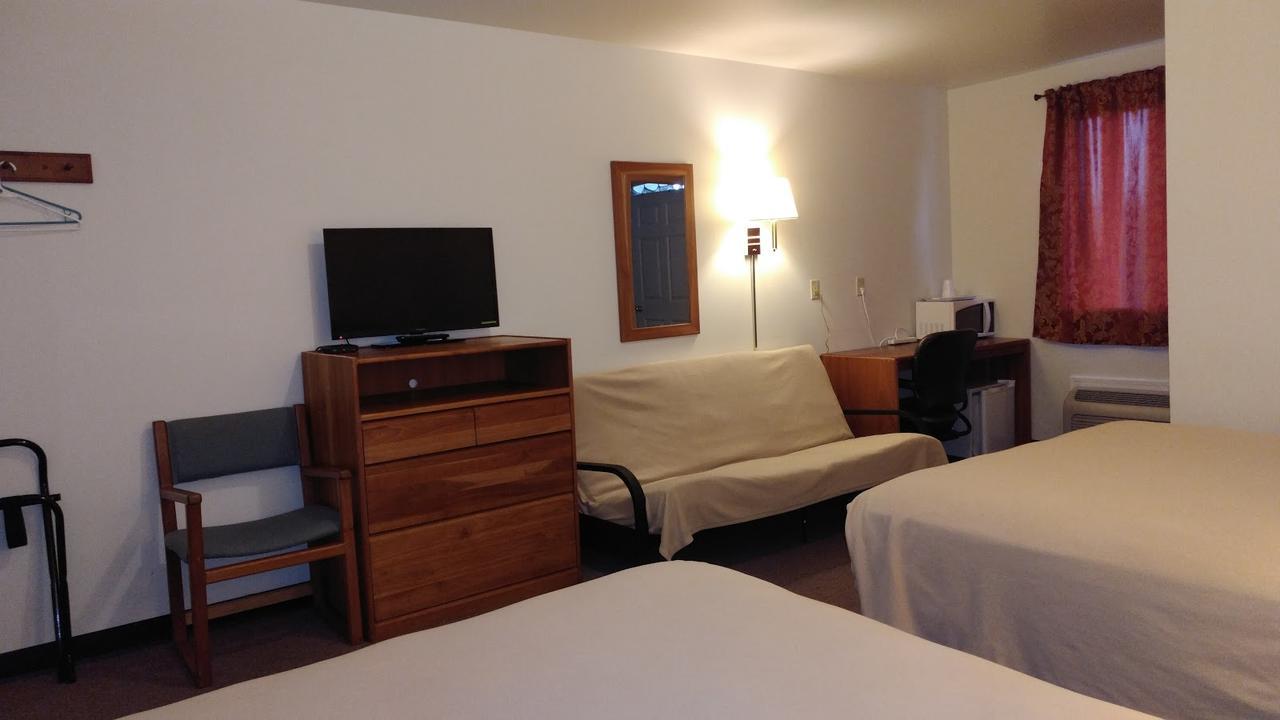 Family Room Two Queen Beds One Futon