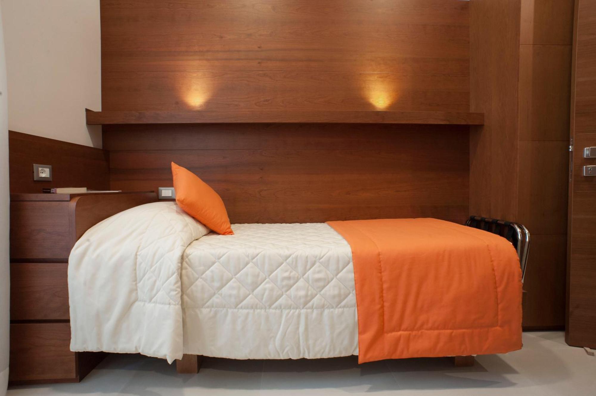 Single Room,710775583:JPEG