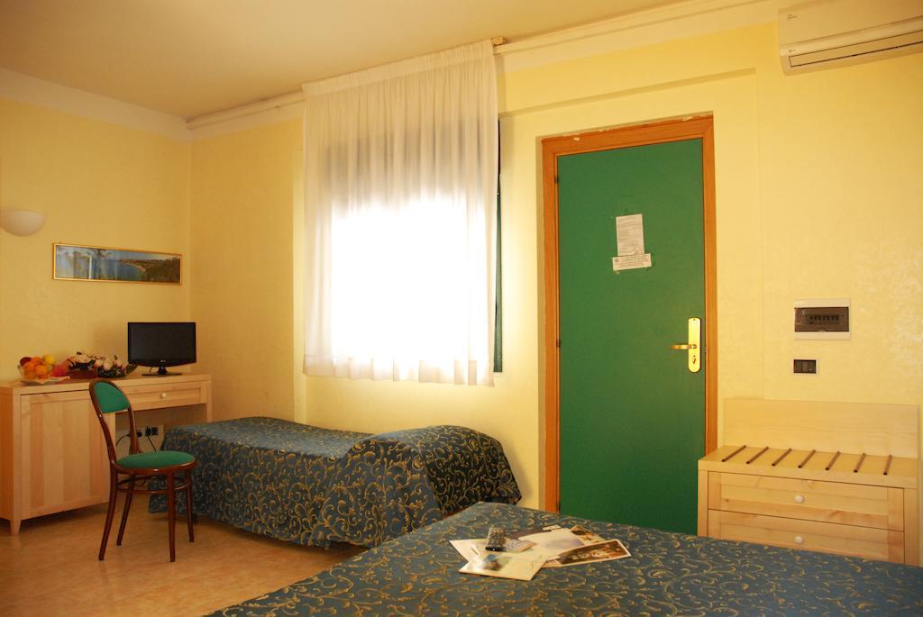 Classic Triple Room - Annex,1216322074:JPEG