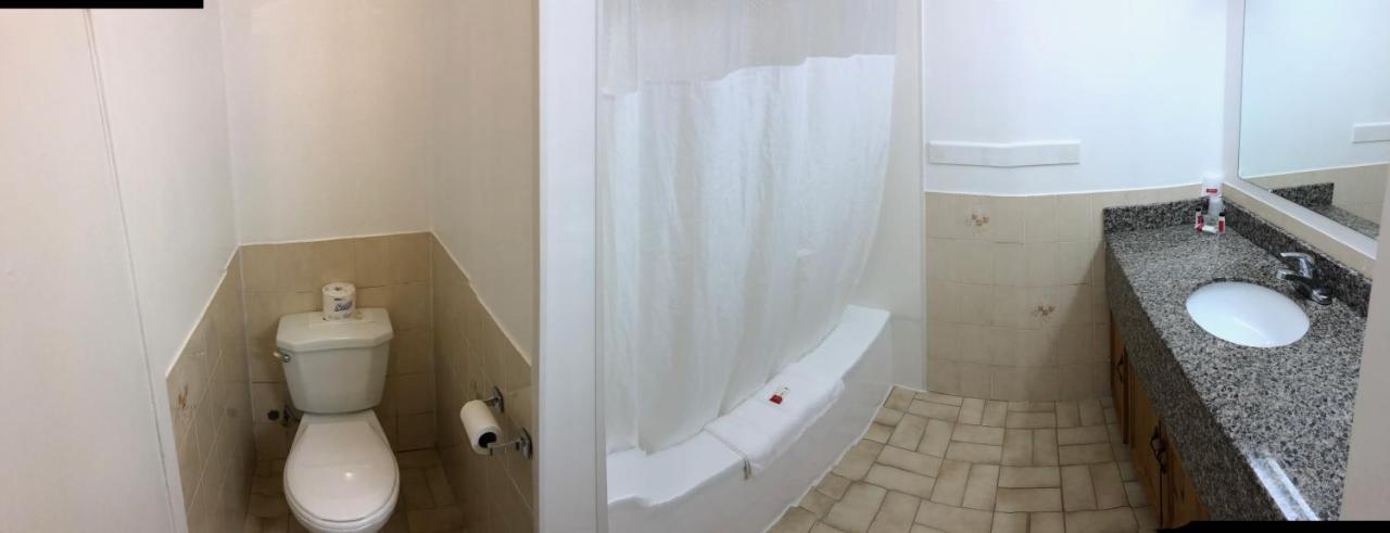 Deluxe King Room - Non-Smoking