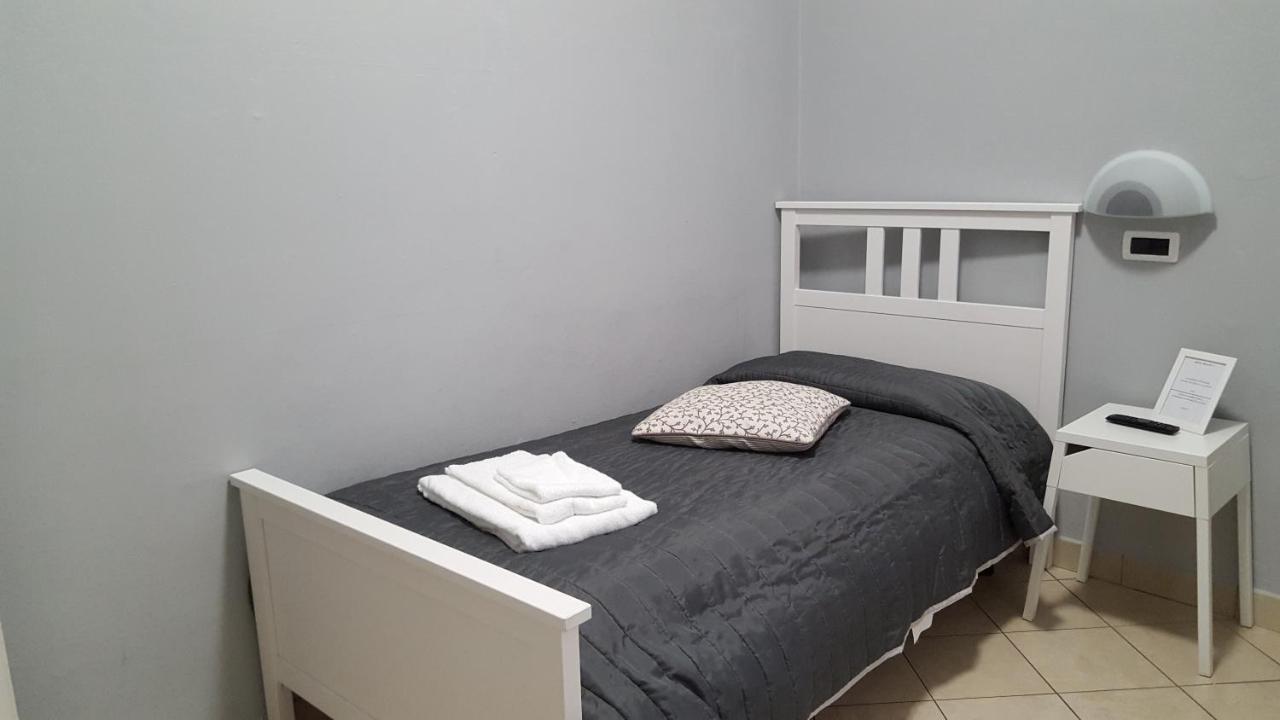Standard Single Room with Shared Bathroom,1215877000:JPEG