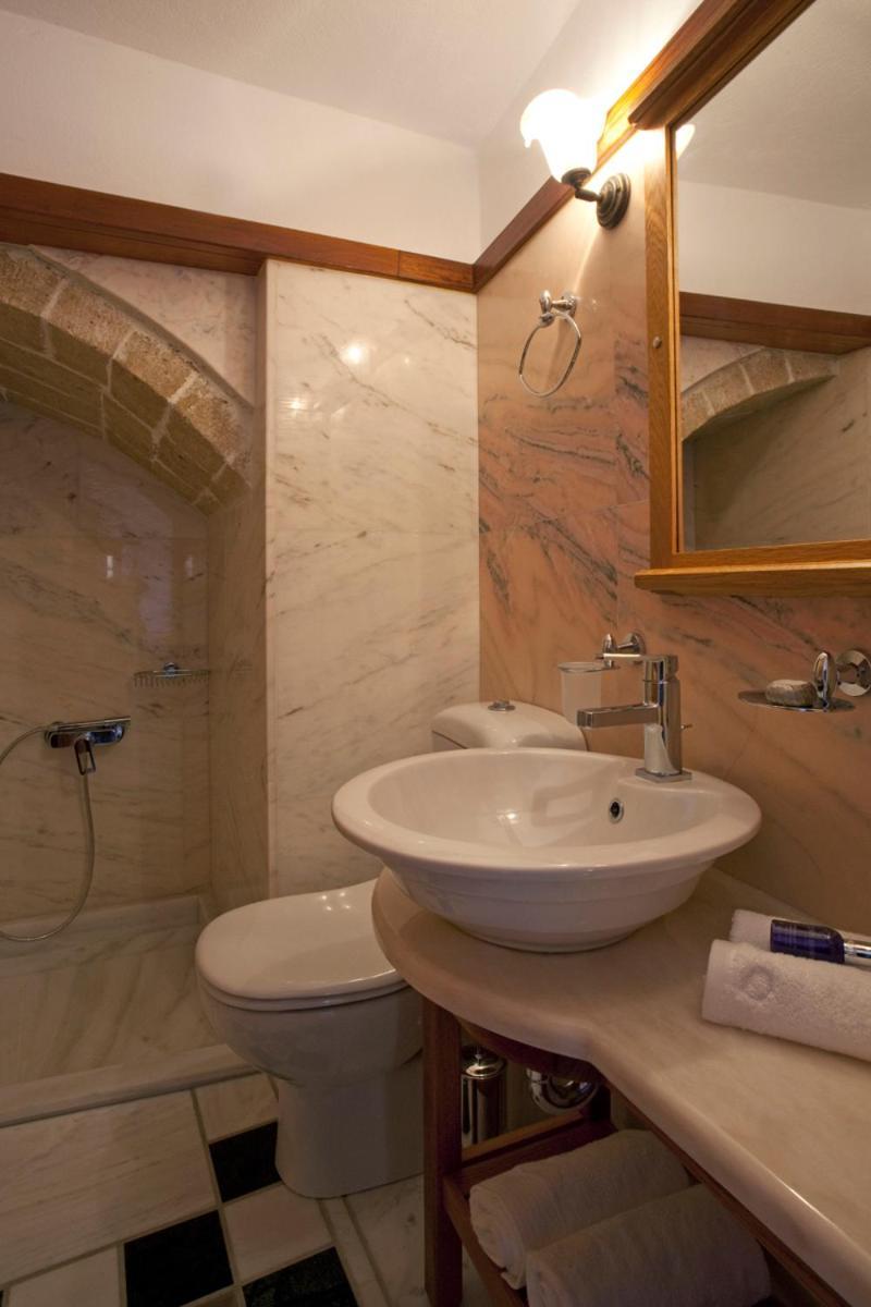 Deluxe One-Bedroom Suite