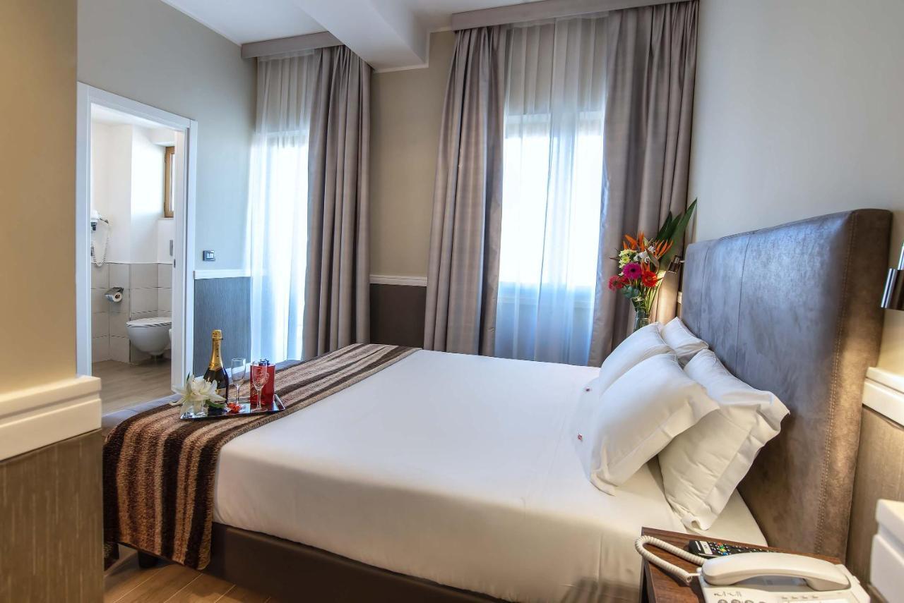 Triple Room,758594248:JPEG