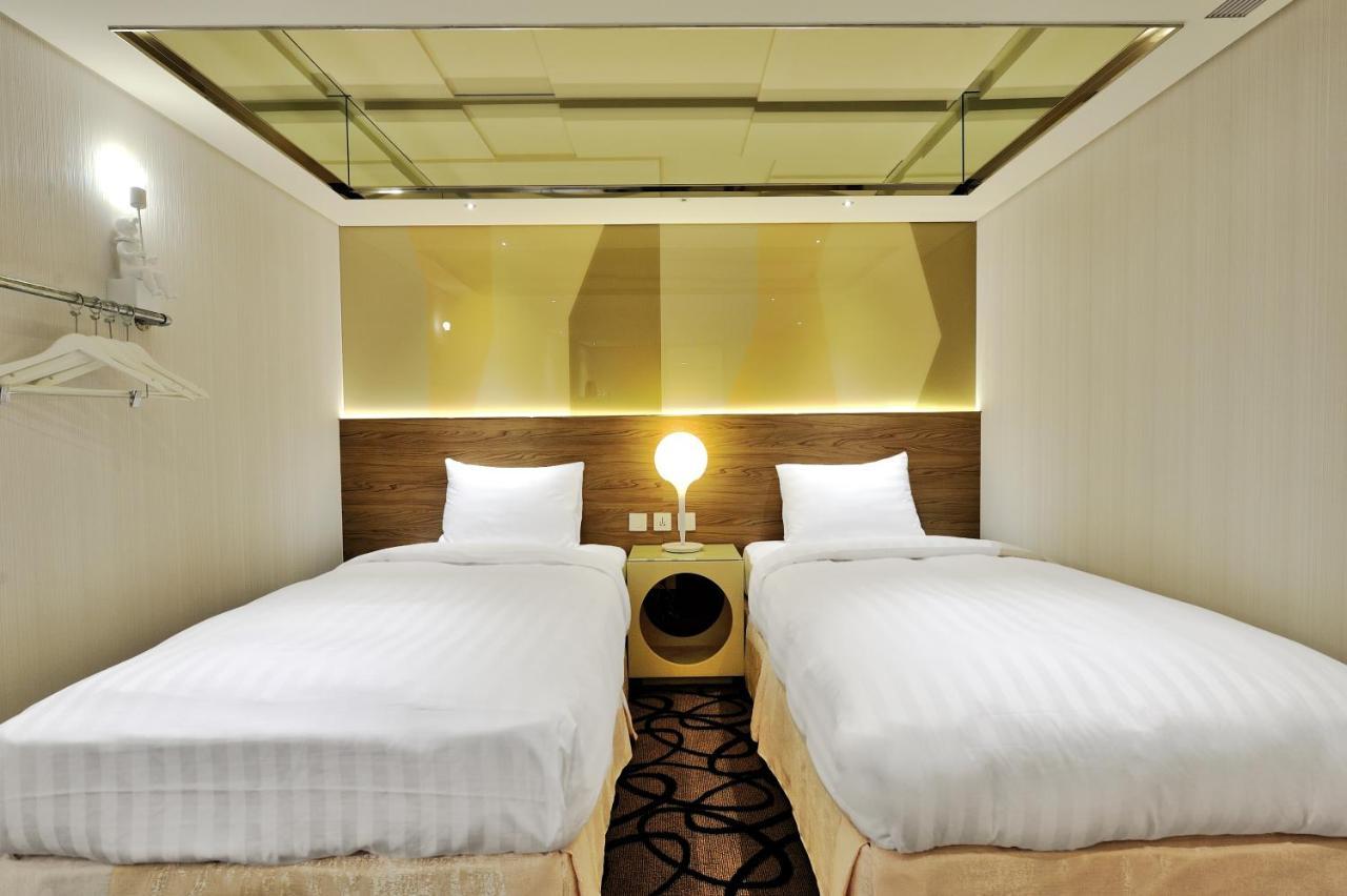 Standard Twin Room no window