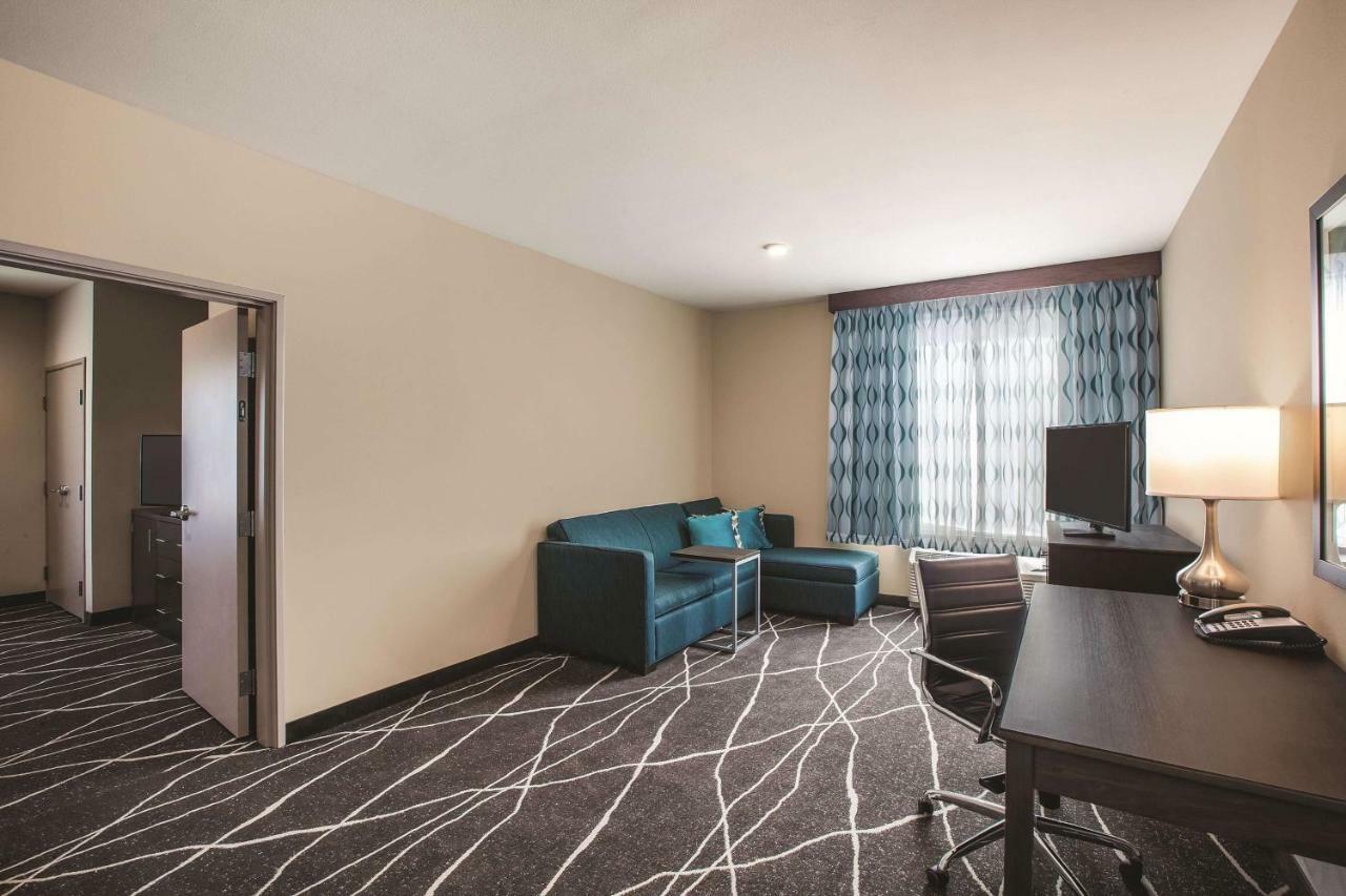 Family King Suite - Non-Smoking