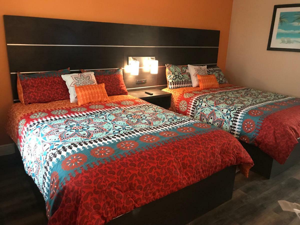 Queen Room with Two Queen Beds,827382101:JPEG