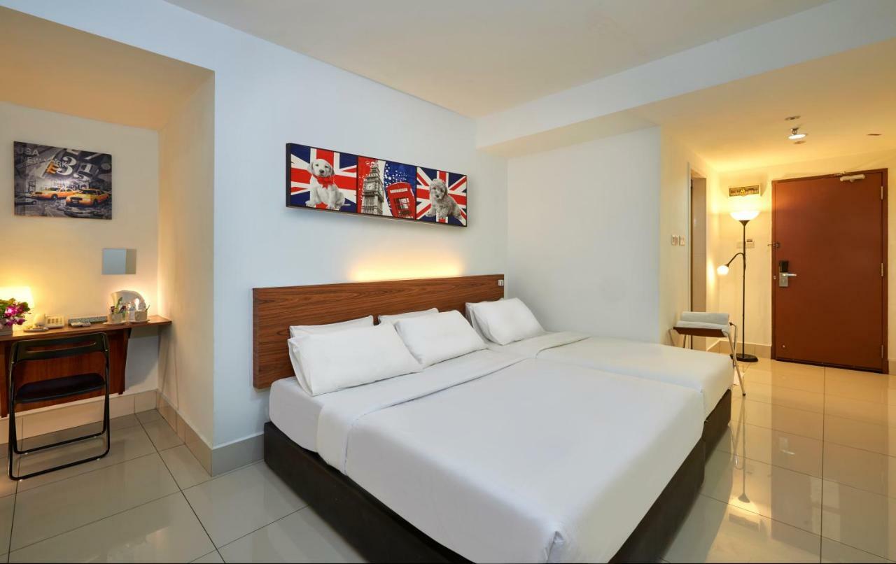 Family Room (No Window),909784822:JPEG