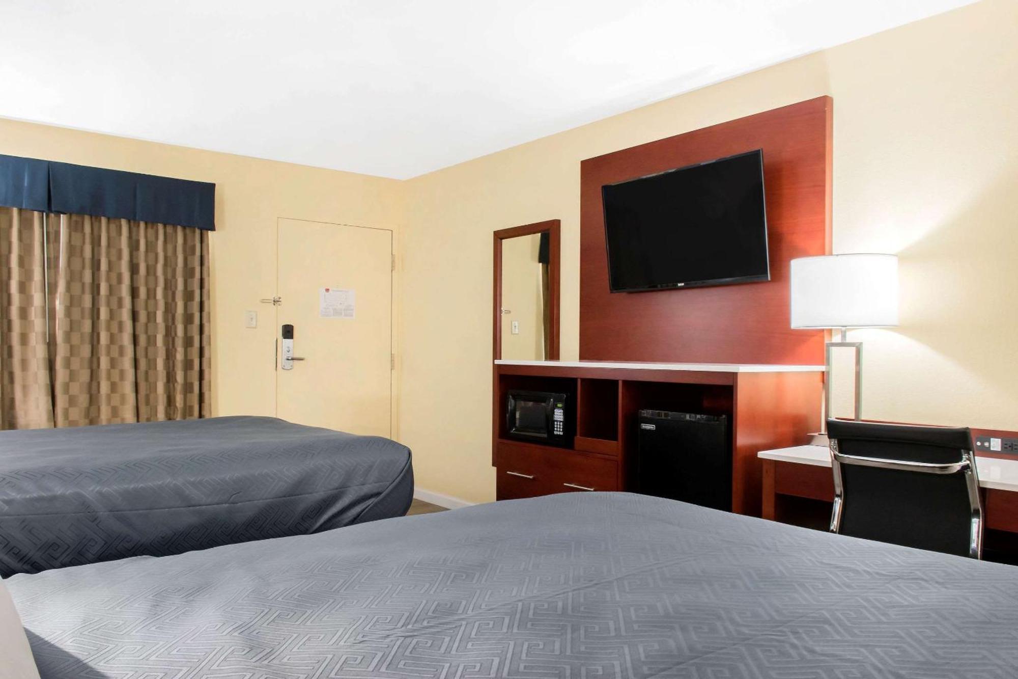 Standard Queen Room Two Queen Beds Non-Smoking