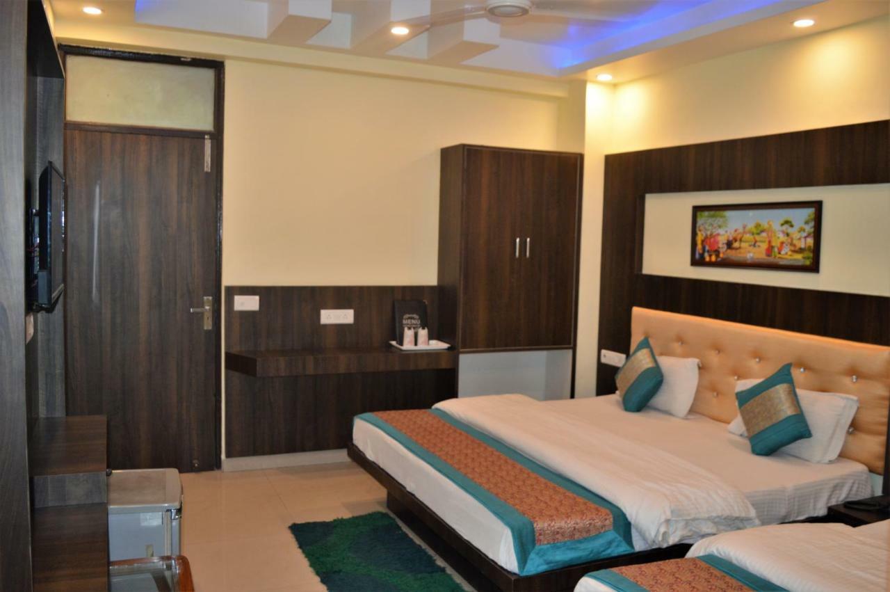 Triple Room,910847440:JPEG