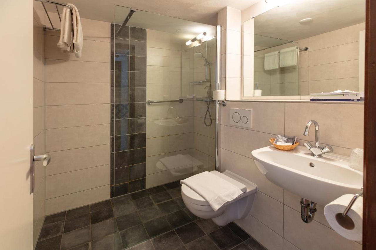 Twin Room with Canal View,1572636596:JPEG