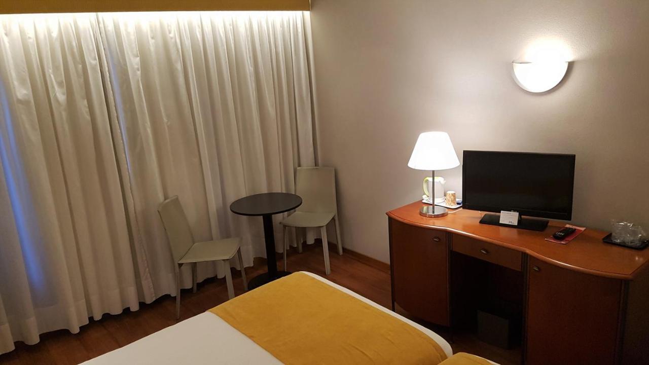Twin Room,989142988:JPEG