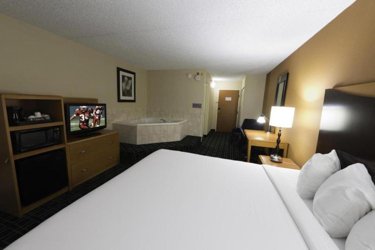 Deluxe King Room - Non-Smoking