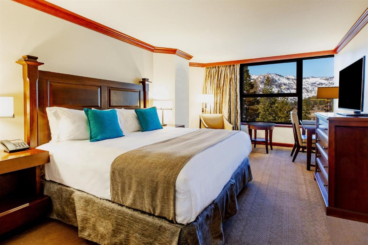 Deluxe King Room with Valley View