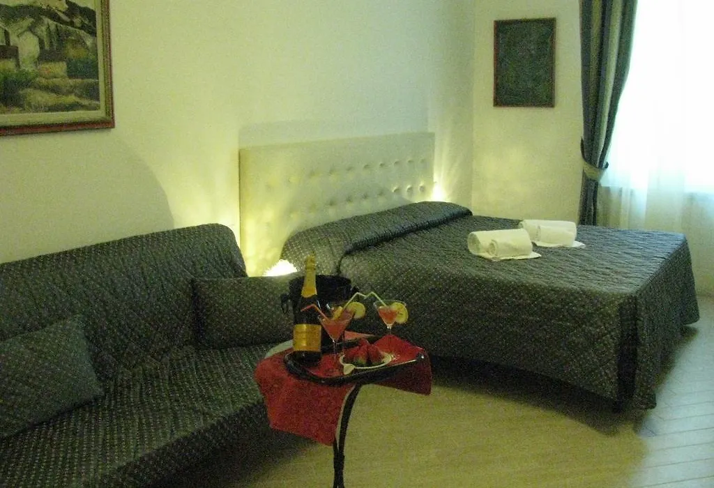 Hotel Enza-1