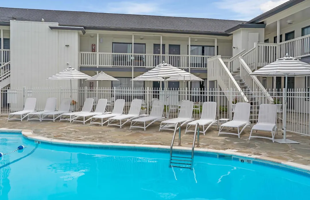 A Wave Inn - Montauk-1