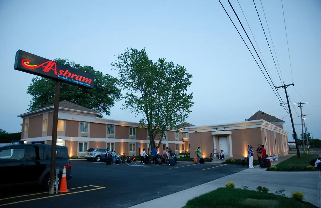 Aashram Hotel By Niagara River-1