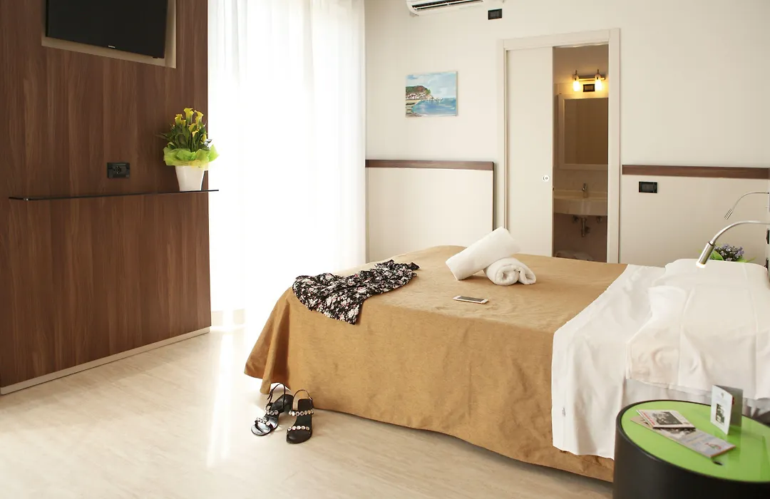 Hotel Mondial-1