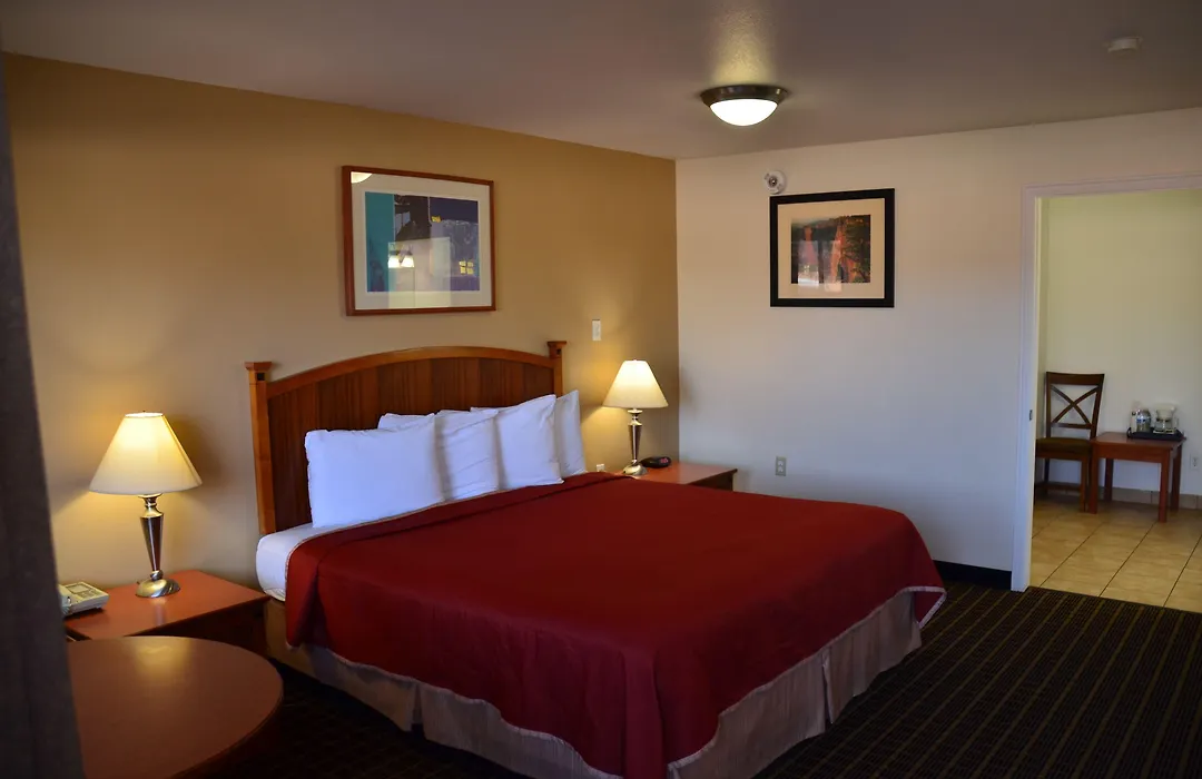 Howard Johnson By Wyndham St. George Hotel & Suites-1