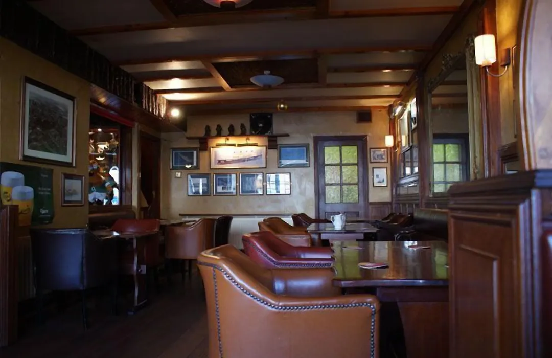 Wards Hotel-1
