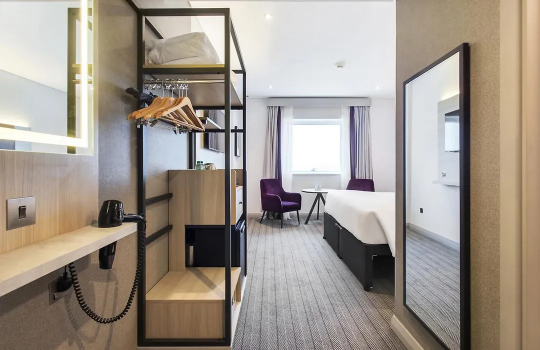Premier Inn Dubai International Airport - An Emirates Group Company-1