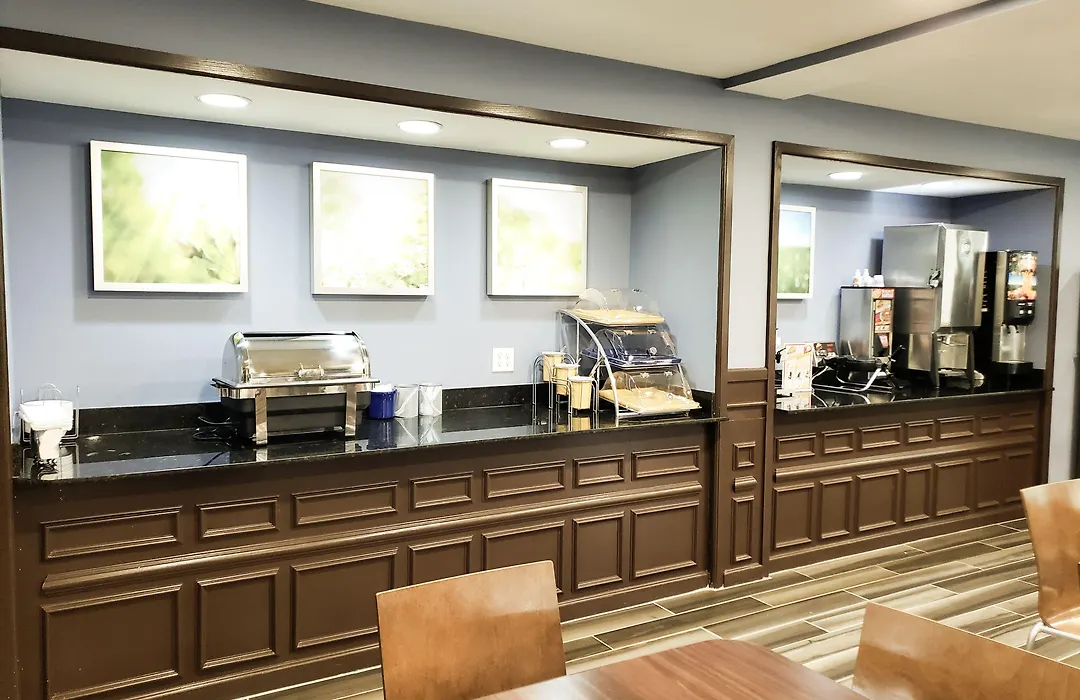 Days Inn & Suites By Wyndham Merrillville-1