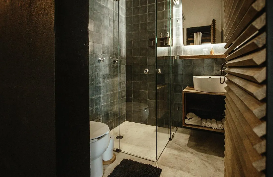 Hotel Sin Nombre-1
