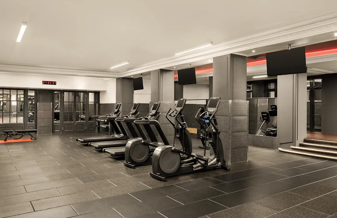 The Waldorf Hilton-1