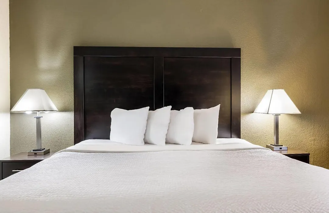 Baymont By Wyndham Janesville-1