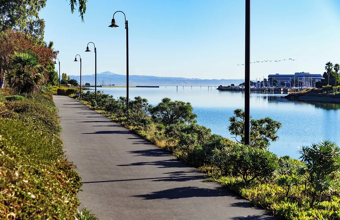 Ac Hotel By Marriott San Francisco Airport/Oyster Point Waterfront-1