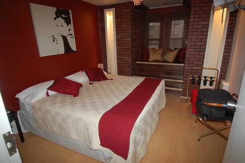 Celebrities Hotel-1
