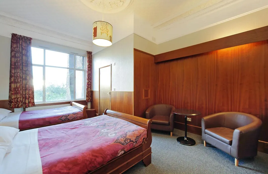 London Visitors Hotel-1