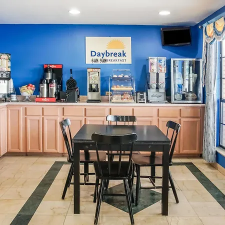 Days Inn By Wyndham Bastrop-3