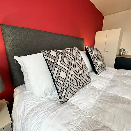 The Prince Albert Pub & Hotel With Onsite Free Parking 2 Minutes From Legoland-2