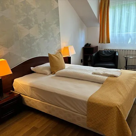 Hotel Gloria Budapest City Center-3