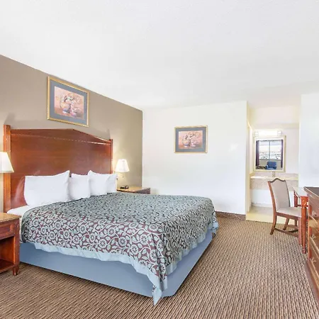 Days Inn By Wyndham Arlington Pentagon-2