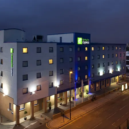 Holiday Inn Express Park Royal By Ihg-3