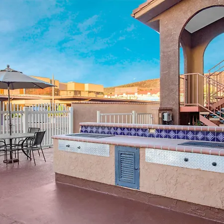 Howard Johnson By Wyndham St. George Hotel & Suites-2