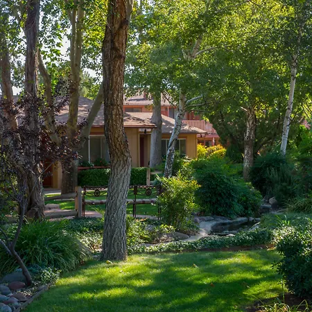 Sky Ranch Lodge-2