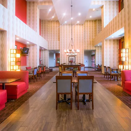 Hampton Inn & Suites Bastrop-3