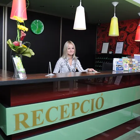 Green Hotel Budapest-3